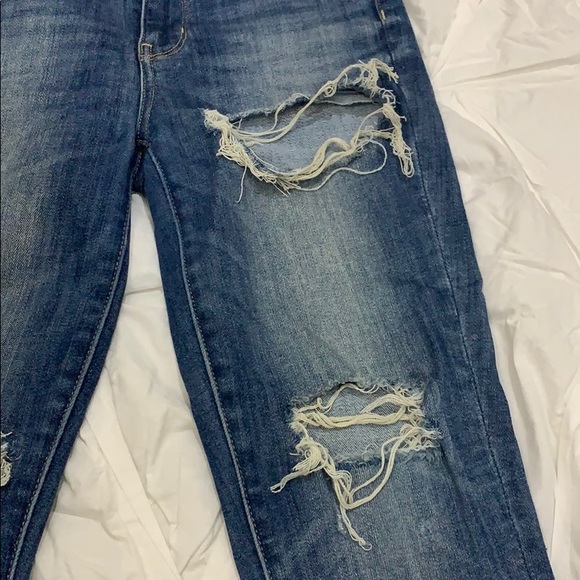 Distressed denim - Picture 3 of 7
